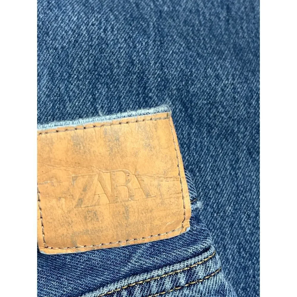 Zara Girlfriend fit high rise straight leg Rigid Button fly Blue Jeans, size 4,